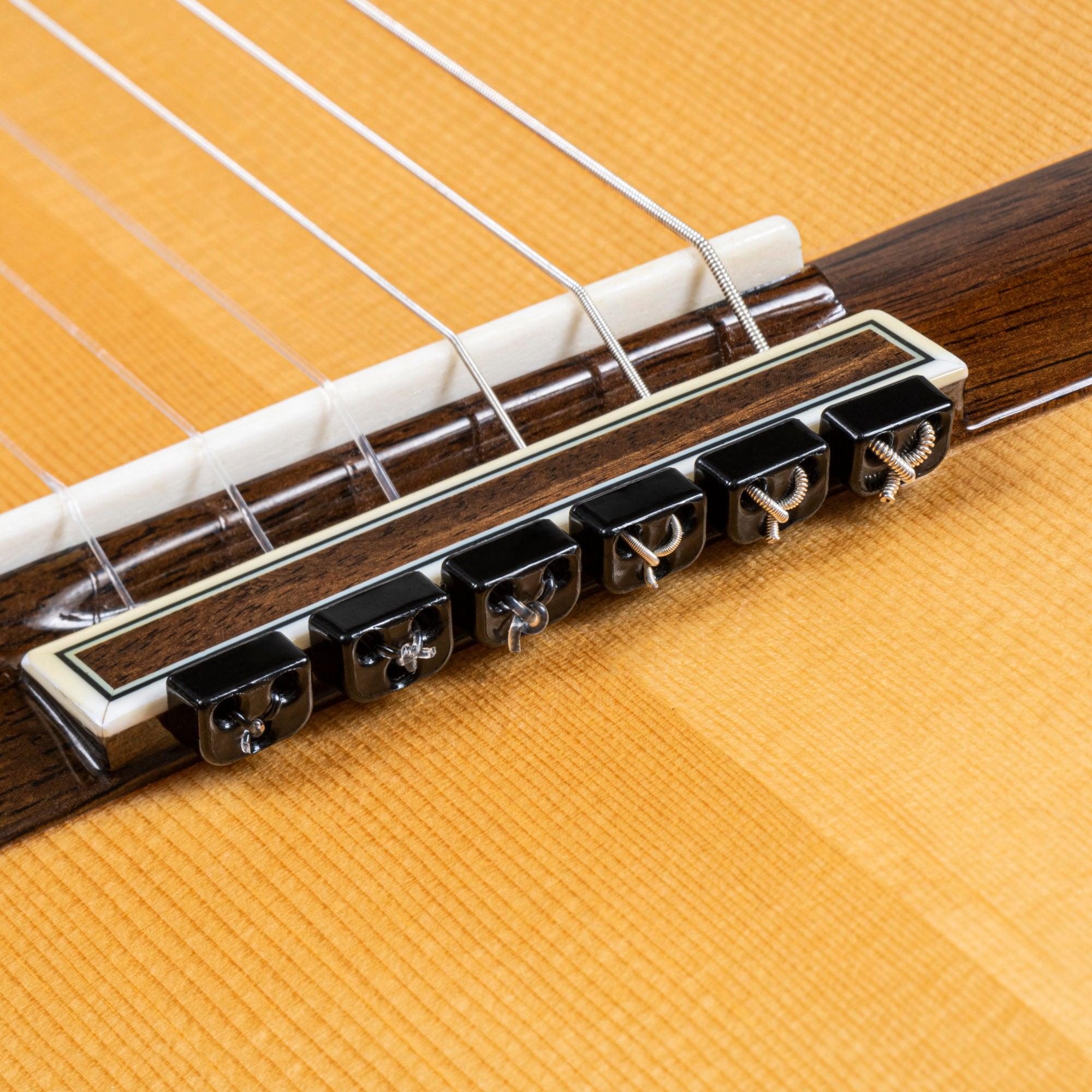 Schwarze glänzende Alba Guitar Beads für Klassische Gitarren, Flamenco Gitarren- und Akustik Gitarren mit Nylonsaiten