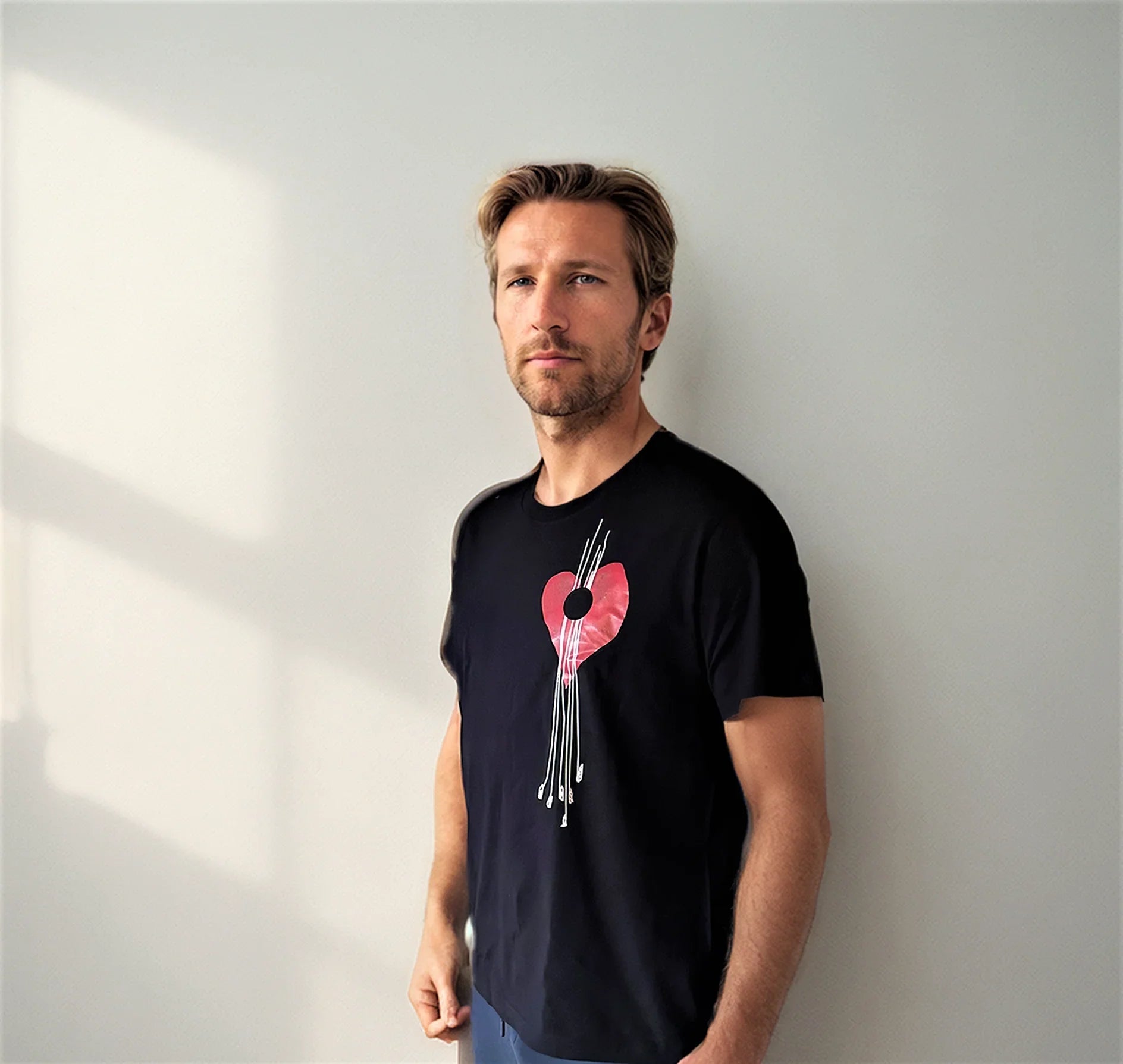 Alba Guitar Beads Brand Hearts T-shirt Men Size Small/Medium
